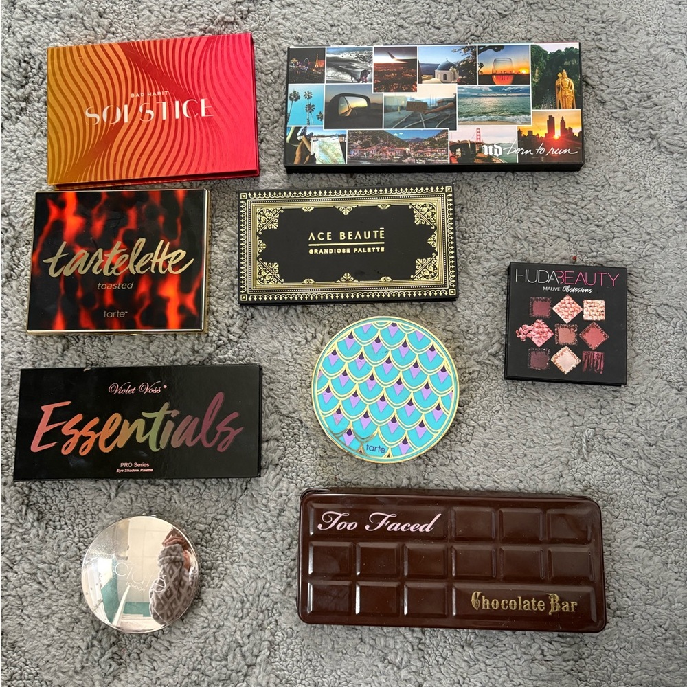 Eyeshadow palletes